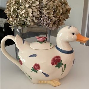 Lenox (RETIRED) Poppies on Blue duck teapot